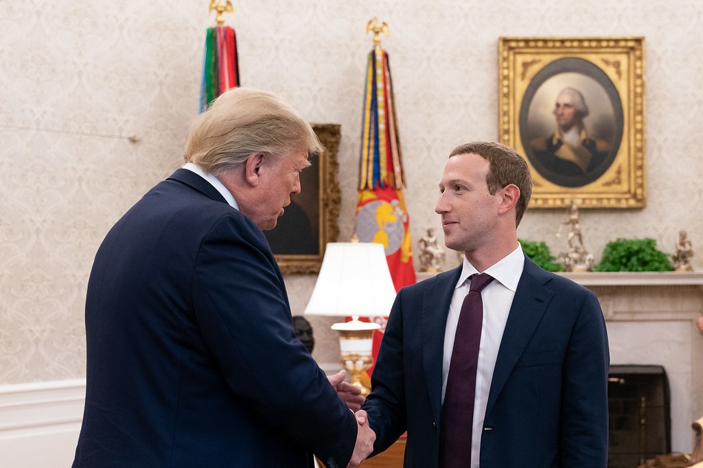 Mark Zuckerberg se reúne con Trump en Mar-a-Lago tras años de tensiones y bloqueos 