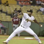 Enny Romero lanza en grande y las Águilas dominan a los Gigantes 3-1 