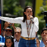 María Corina Machado asegura que asedio en la Embajada de Argentina en Caracas indica debilidad del oficialismo y convoca a protesta el 1 de diciembre