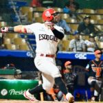 Leones vienen de atrás y dejan en el terreno a los Toros en extra innings 