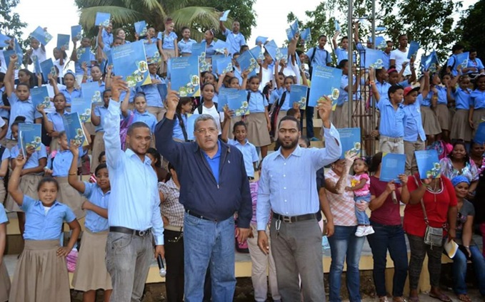 Luis “el Gallo” propone impartir la moral y cívica ante el colapso de la escuela