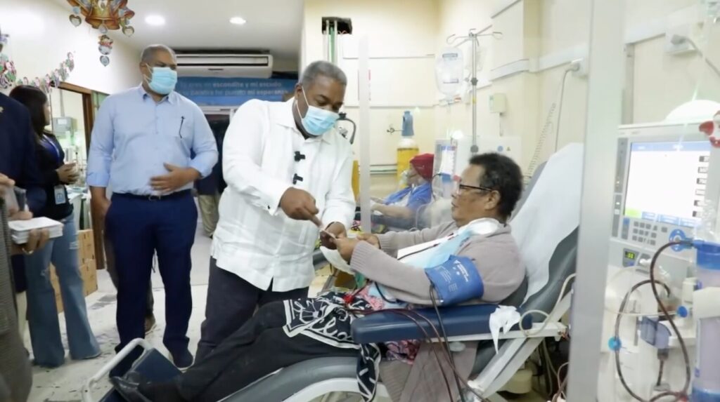 Pacientes Hospital Padre Billini, Clínica Cruz Jiminián y COPRESIDA reciben bono navideño 