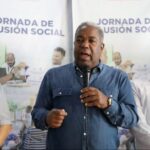 Tony Peña lleva asistencia programas sociales a comunidades más carenciadas de La Vega 