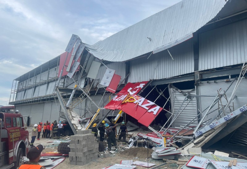 Santiago: autoridades habría paralizado construcción de plaza comercial afectada por derrumbe