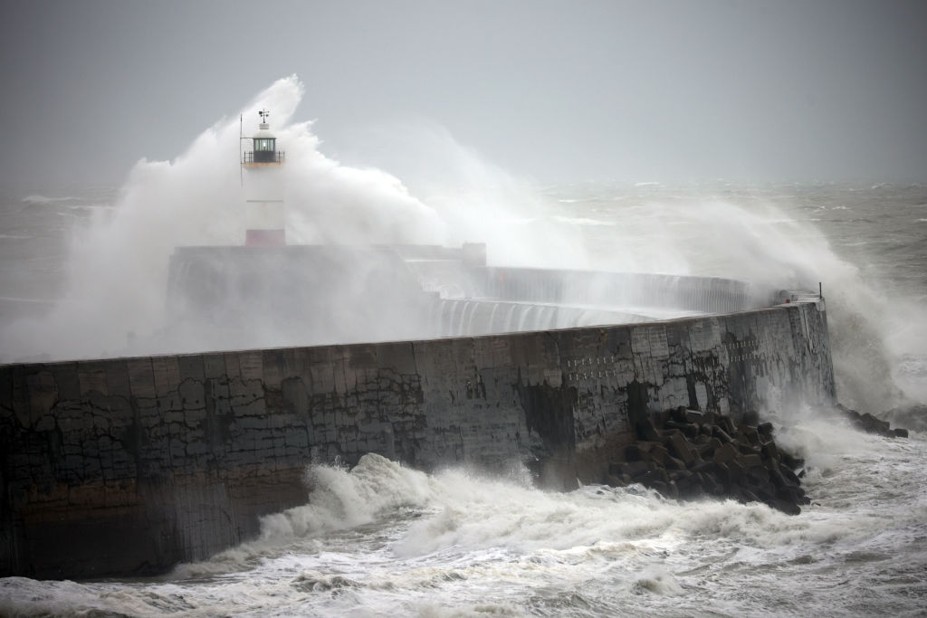 La tormenta Bert causa inundaciones, deslizamientos de tierra y vientos fuertes en Reino Unido este fin de semana