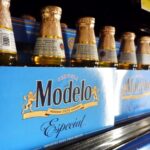 Los aranceles de Trump podrían hacer subir el precio de tu cerveza y tequila favoritos