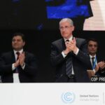 El mundo acuerda un pacto climático sobre ayuda financiera para los países en desarrollo después de que la COP29 casi implosiona