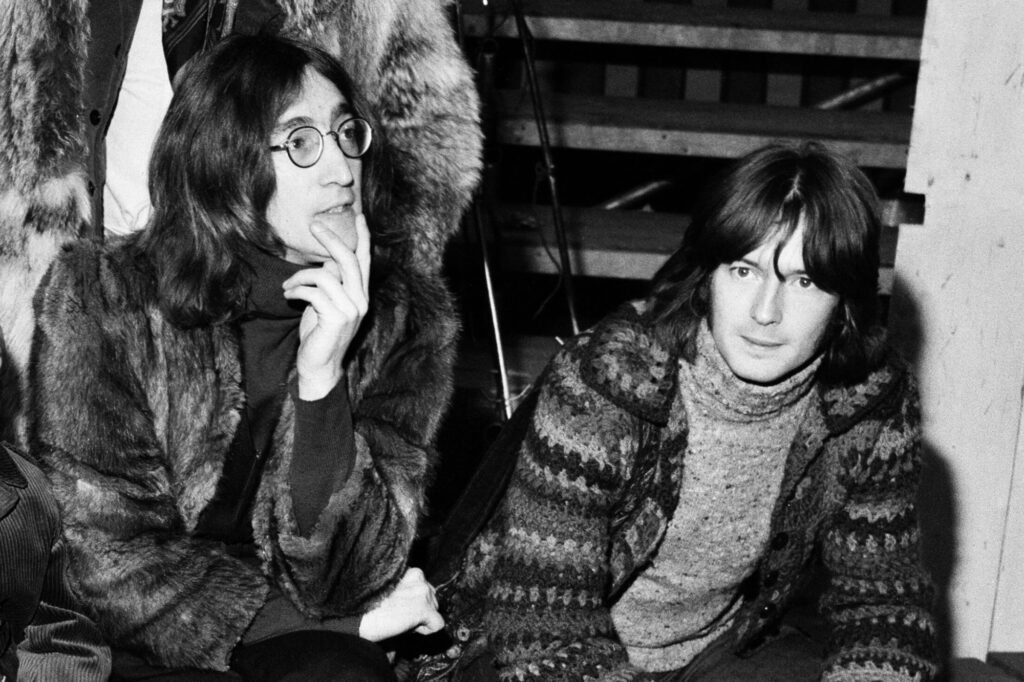 Subastan una carta de John Lennon pidiendo a Eric Clapton que forme un nuevo supergrupo con él