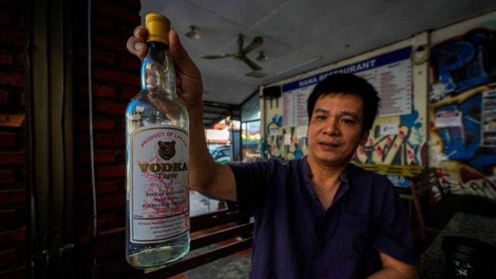 Australia advierte de que no se debe beber vodka y whisky «Tiger» en Laos tras la muerte de turistas