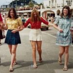 Cuatro amigas posaron para una foto en sus vacaciones de 1972. Más de 50 años después, la recrearon