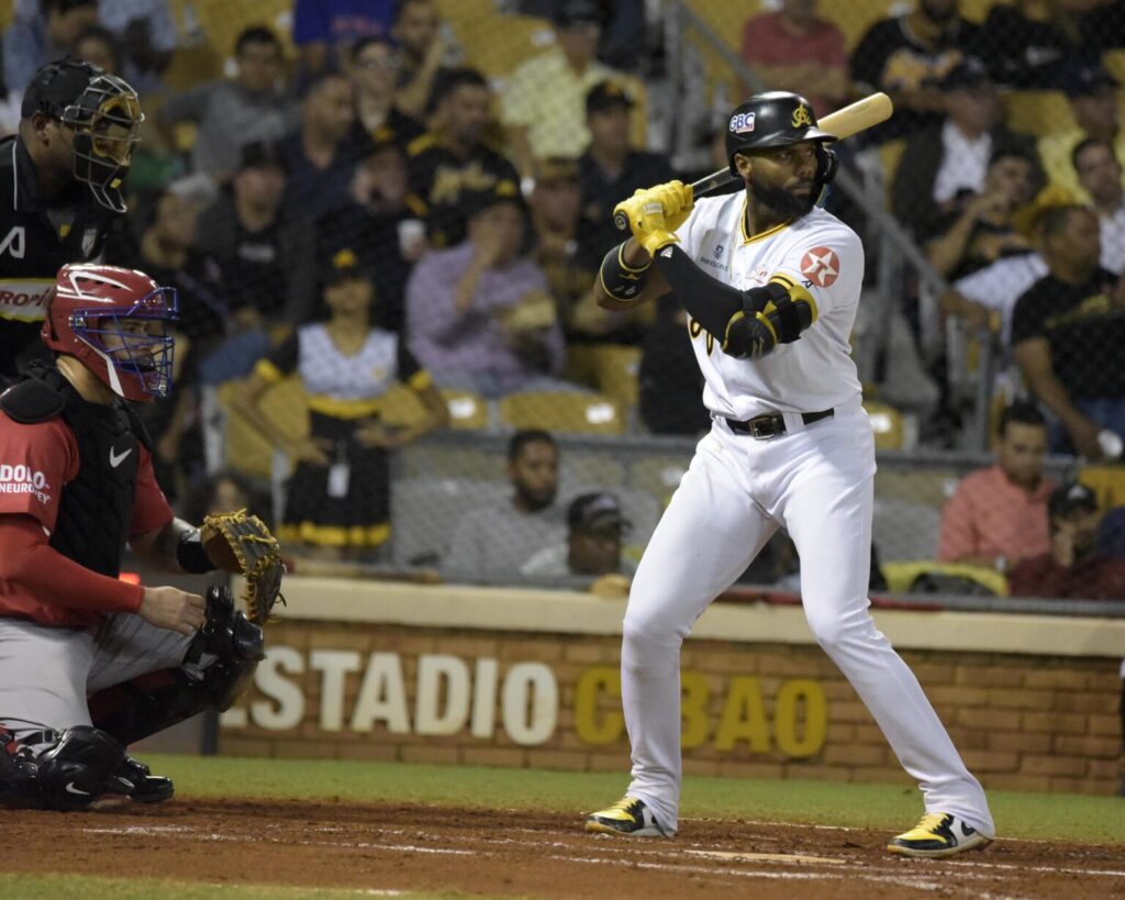 Águilas viven su mejor momento de la temporada y se colocan a medio juego de la segunda posición