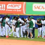 Sigue férrea lucha por el primer lugar: Estrellas dejan en el terreno a los Toros