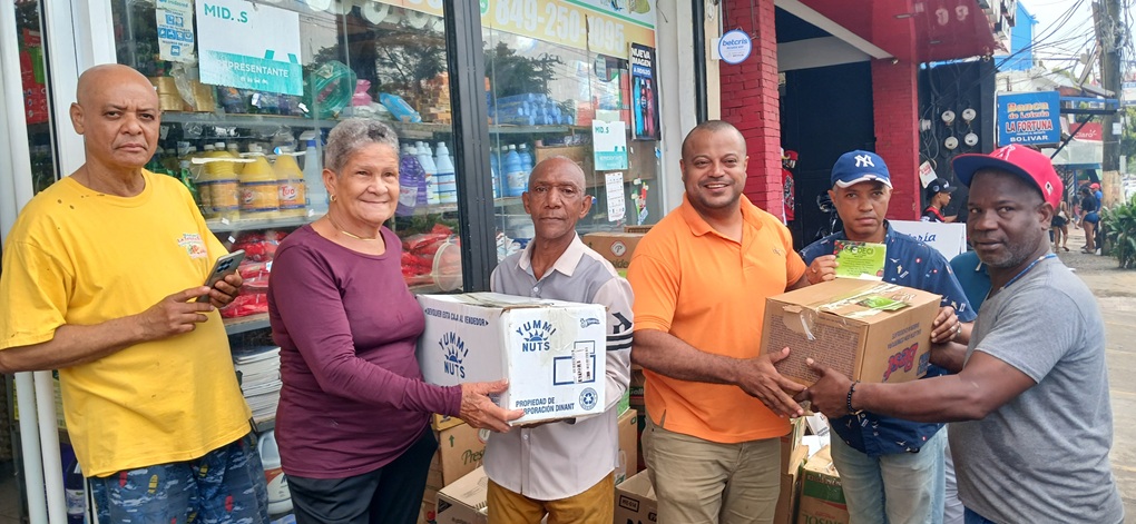 Realizan tradicional reparto de cajas navideñas a familia escasos recursos SDO