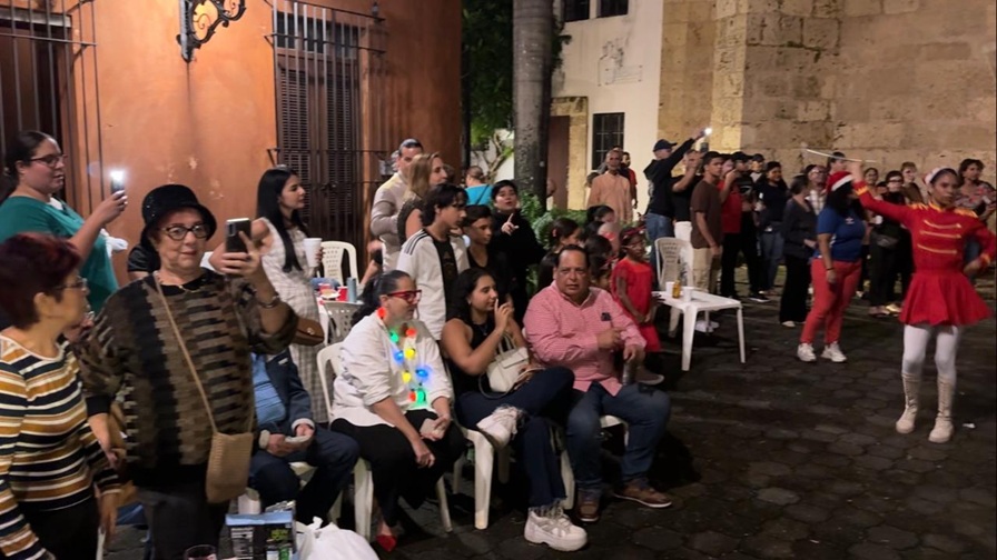 Luis el Gallo y UDC relanza fiesta navideña en El Callejón de Regina