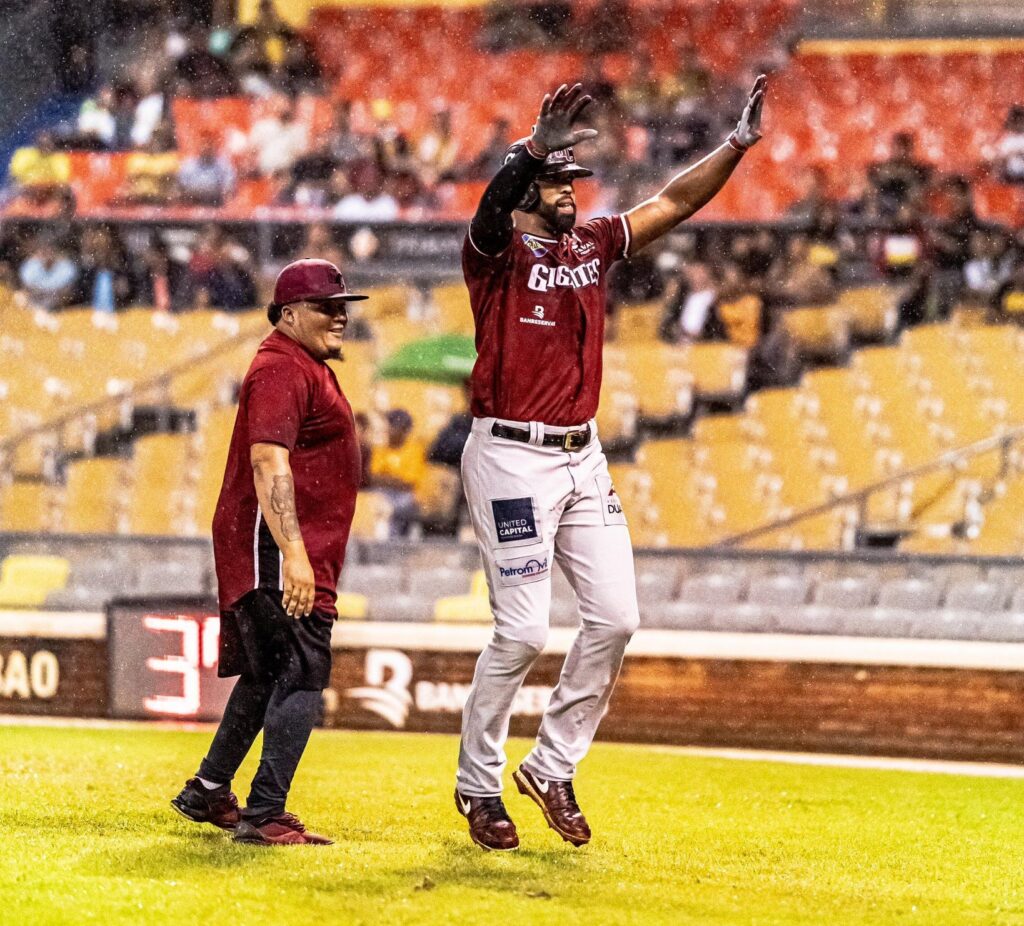 Gigantes cierran lucha por la clasificación y empatan en el cuarto lugar tras derrotar a las Águilas