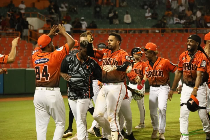 Con grand slam de Francisco Peña los Toros se acercan más a la clasificación 