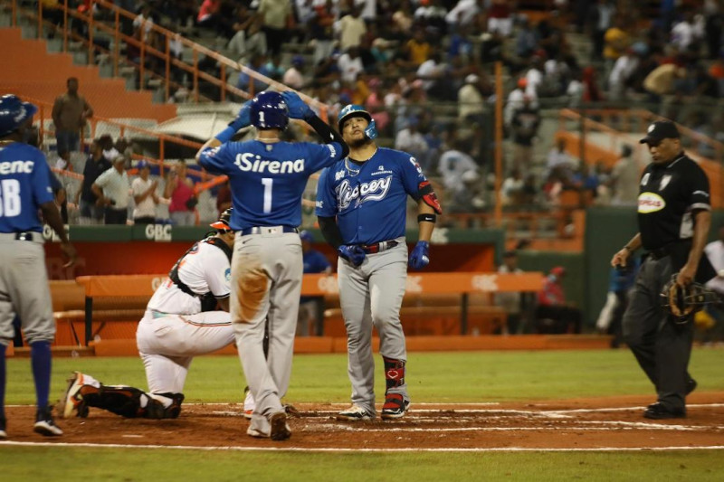 El Licey se imponerse 9-2 a los Toros del Este