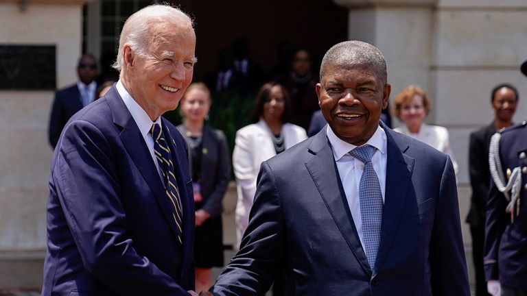 Joe Biden promete otros US$600 millones a África para hacerle frente a China  