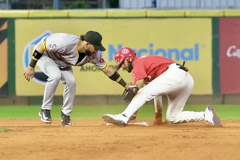 Águilas superan por la mínima a Leones en el Quisqueya