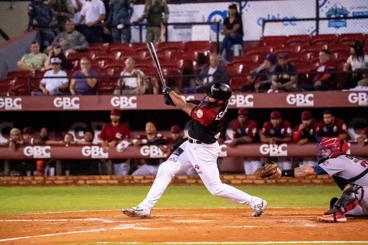 Los Gigantes extienden mal momento de los Leones y se colocan a uno del cuarto lugar