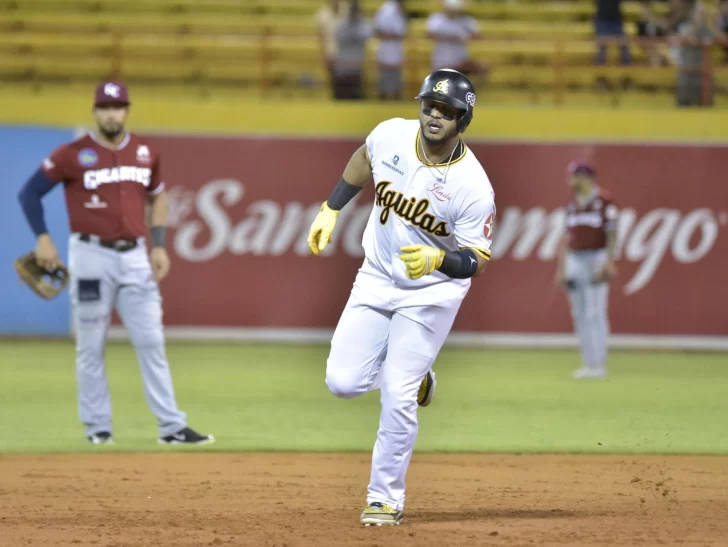 Juan Lagares regresa en grande con las Águilas y pega jonrón con las bases