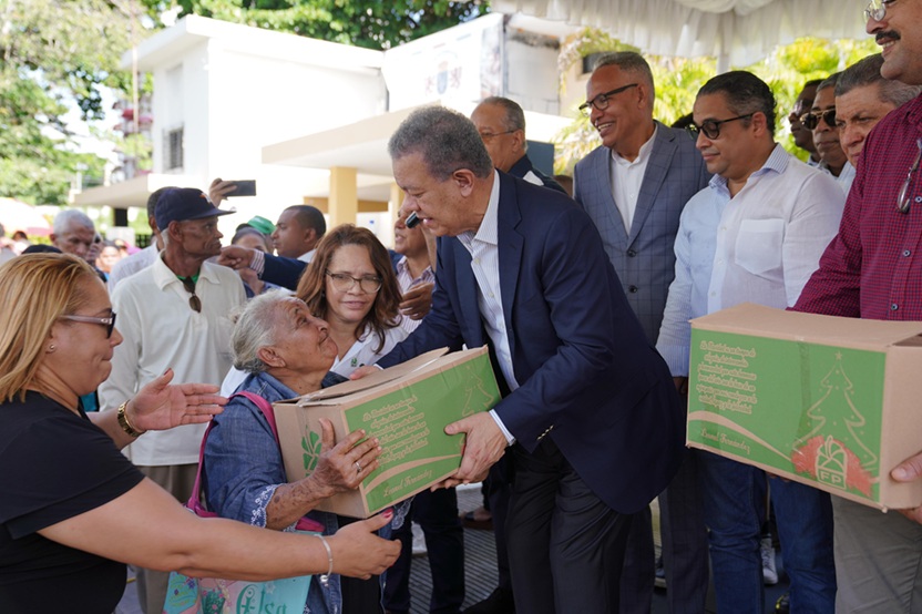 (Video) Leonel Fernández defiende entrega de cajas navideñas: “es transparente y garantiza llegar a quienes lo necesitan”