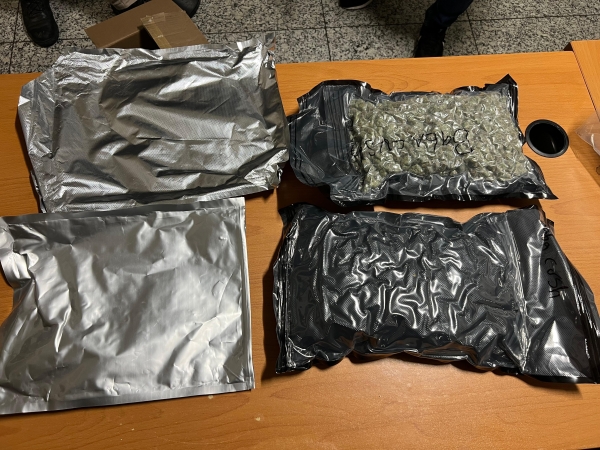 Varios operativos permiten decomisar paquetes de marihuana en el AILA  