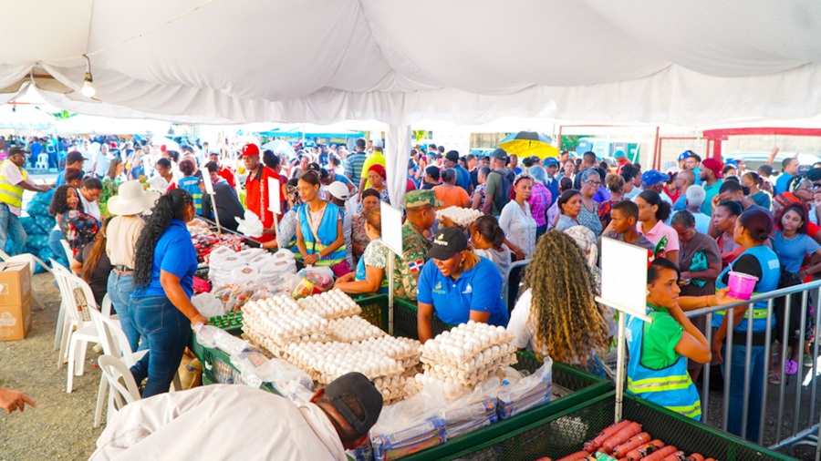 Poco más de 82 mil personas aprovechan ofertas de productos en Feria Navidad del Cambio en San Cristóbal