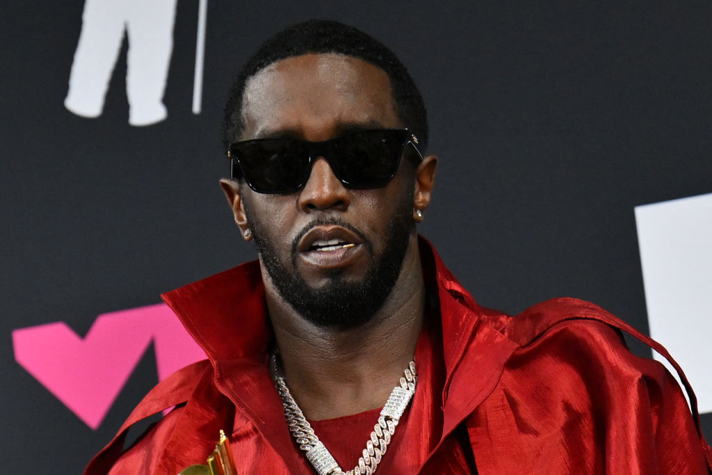 Acusan a Sean «Diddy» Combs de colgar a una mujer de un balcón en una nueva demanda