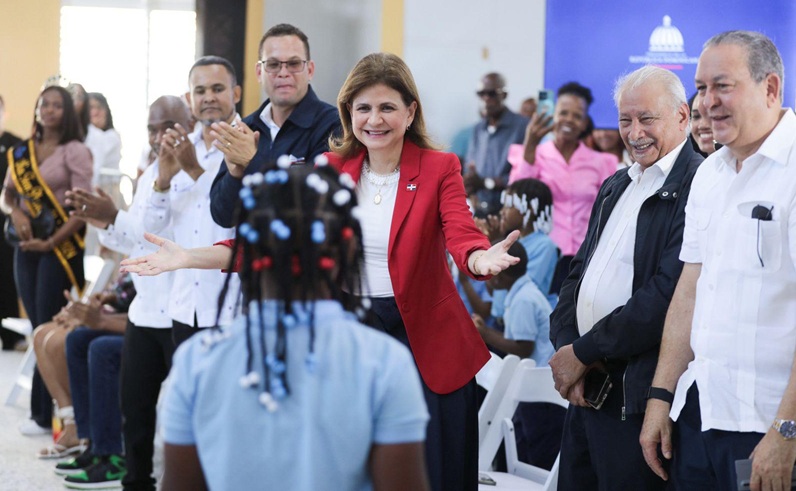 Raquel Peña inaugura destacamento en Santo Domingo Este y escuela en San Pedro de Macorís