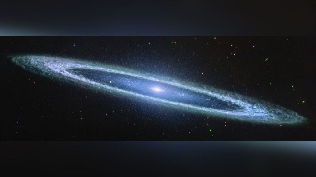 Una nueva imagen de una galaxia parecida a un sombrero revela un aspecto muy diferente