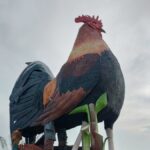 Es el edificio más grande del mundo con forma de gallo. También es un hotel